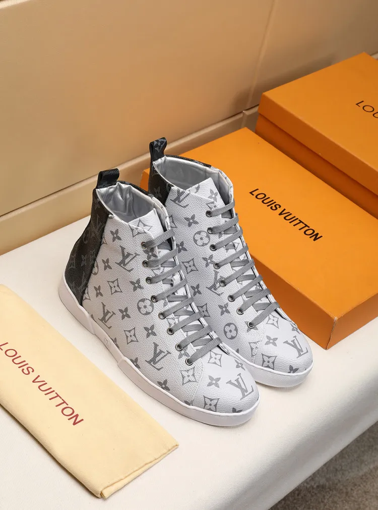 Factory price: 400💰【LV】Official website popular series 🇮🇹🇮🇹1:1 production, selected high-end imported imitation sheepskin lining sheepskin pads, matched with Louis Vuitton Monogram Ecli men's shoes 💰se canvas and pure white rubber soles, extremely simple design, perfect interpretation of the latest inspiration for shoes, classic and fashionable integration, 🔍🔍high quality, worthy of your possession. The bottom car thread will never be unglued. Sellers are welcome to sell as shown in the picture above. We can send one piece on behalf of you. Number of yards: 38-44 (45 yards can be customized)